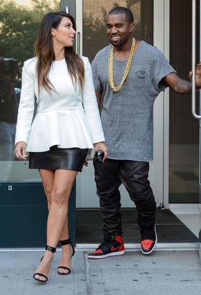 بالصور إطلالات كارداشيان 2012.التنوع الأسود بالصور إطلالات كارداشيان 2012.التنوع الأسود