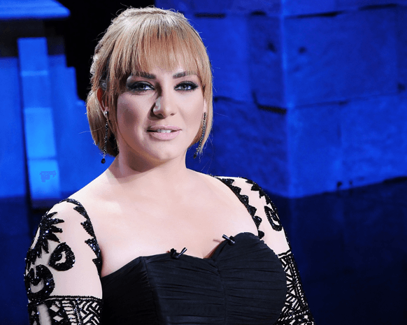 سلاف فواخرجي ومفاجأة من العيار