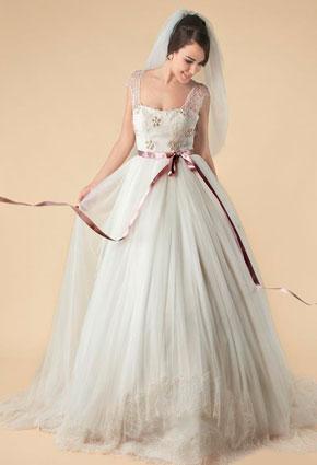 احدث فساتين الزفاف لصيف 2013