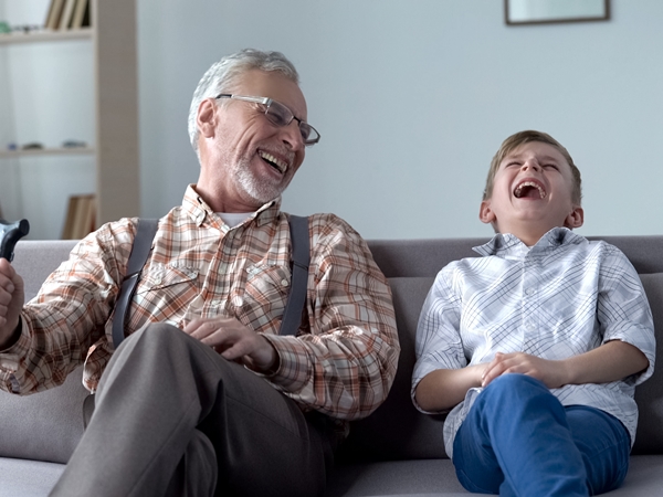 النهي عن الإكثار من الضحك والمزاح