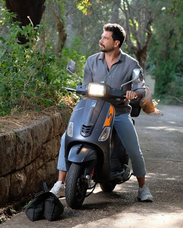 معتصم النهار يهرب من الواقع