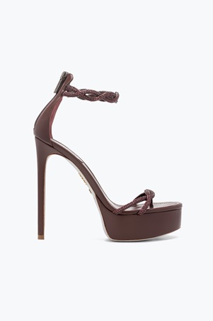 بين الضوء والجرأة… اختاري خطوتكِ لهذا الشتاء