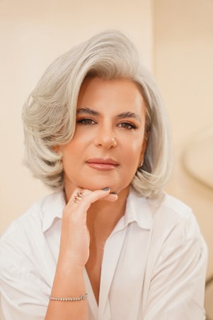 في عيد الأم… الجمال يبدأ حين تمنحين نفسك بعض الاهتمام