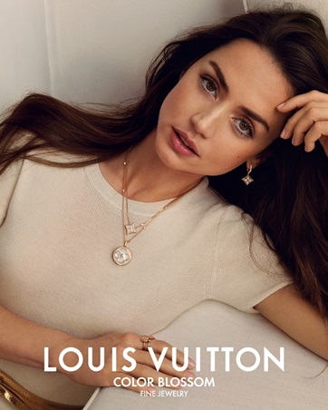 لمسة زرقاء تعيد تعريف الأناقة