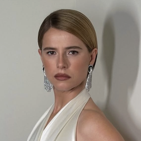 إليكِ أفكار لدمج الخصلات الداكنة مع الشعر الأشقر