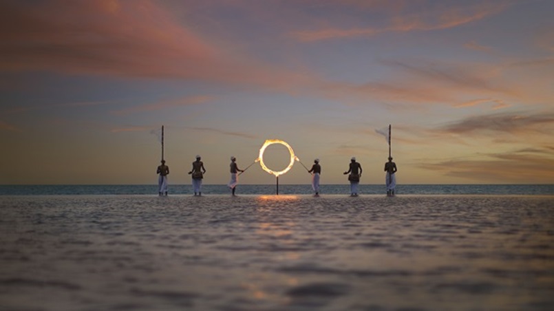 عيدٌ بين الماء والزهور في المالديف