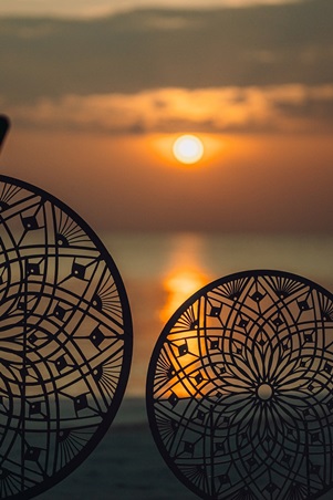 عيدٌ بين الماء والزهور في المالديف