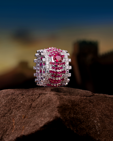 مجوهرات تحتفي بعجائب العالم بصيغة عصرية تناسبك