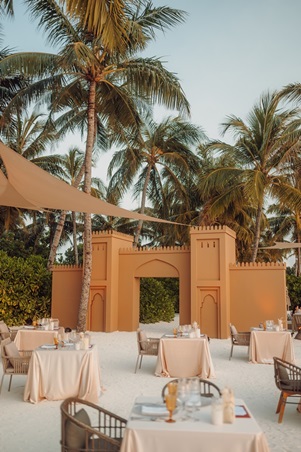 عيدٌ بين الماء والزهور في المالديف