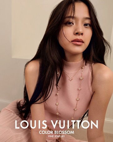 لمسة زرقاء تعيد تعريف الأناقة