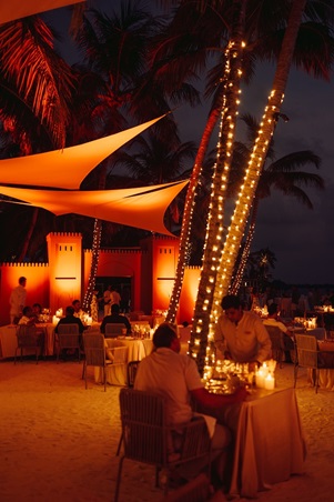 عيدٌ بين الماء والزهور في المالديف