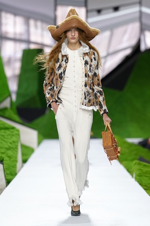 مجموعة لويس فيتون أنيقة أنثوية وغير تقليدية