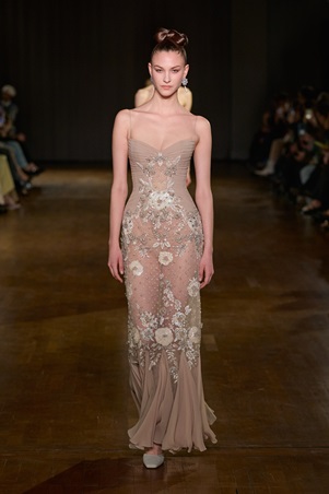 مجموعة جورج حبيقة تحتفي بأنوثة هادئة في باريس