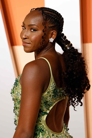 إليكِ تسريحات ضفائر للشعر الكيرلي تناسب موسم الربيع