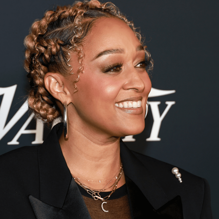 إليكِ تسريحات ضفائر للشعر الكيرلي تناسب موسم الربيع