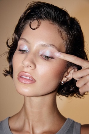 اكتشفي شايني أوبجيكتس من كوساس لإطلالة متألقة طوال اليوم