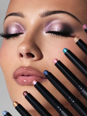 آيسد غلام: صيحة مكياج الـcool girl لعام 2026