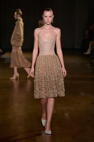 مجموعة جورج حبيقة تحتفي بأنوثة هادئة في باريس