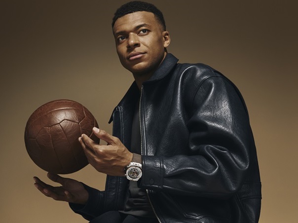 ساعات ومجوهرات بتفاصيل مختلفة… حكاية الأناقة في Watches and Wonders