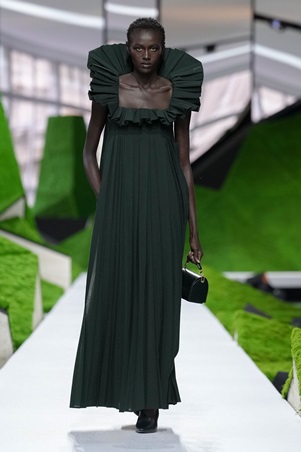 مجموعة لويس فيتون أنيقة أنثوية وغير تقليدية