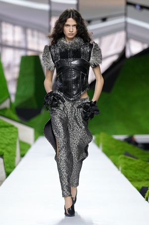 مجموعة لويس فيتون أنيقة أنثوية وغير تقليدية