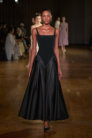 مجموعة جورج حبيقة تحتفي بأنوثة هادئة في باريس