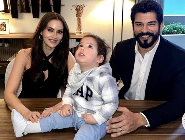 فهرية أفجن تتعرض لحملات هجوم وزوجها يعرض أزياءه للبيع