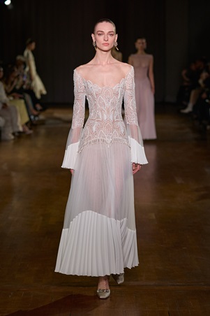 مجموعة جورج حبيقة تحتفي بأنوثة هادئة في باريس