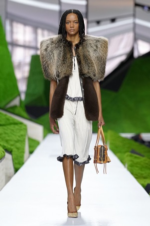 مجموعة لويس فيتون أنيقة أنثوية وغير تقليدية