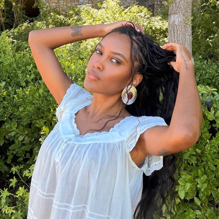 إليكِ تسريحات ضفائر للشعر الكيرلي تناسب موسم الربيع