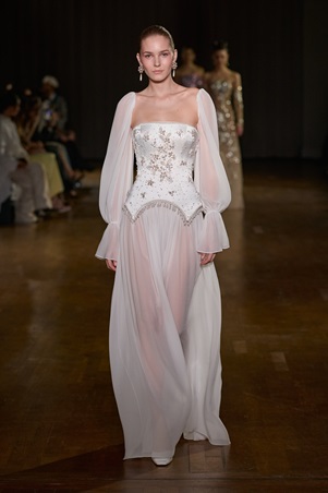 مجموعة جورج حبيقة تحتفي بأنوثة هادئة في باريس