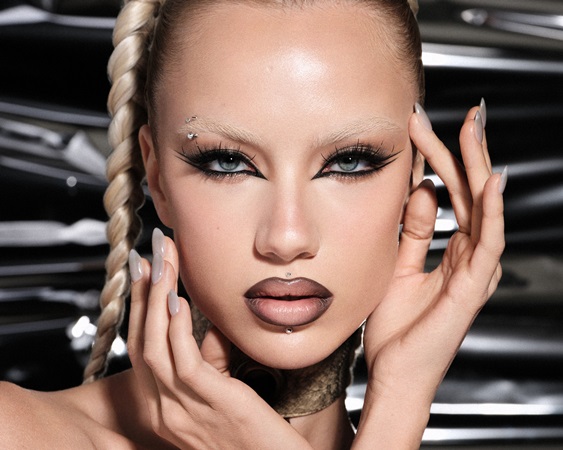 آيسد غلام: صيحة مكياج الـcool girl لعام 2026