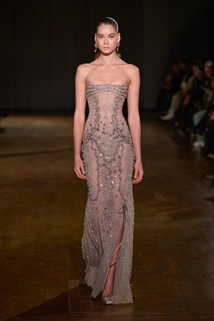 مجموعة جورج حبيقة تحتفي بأنوثة هادئة في باريس