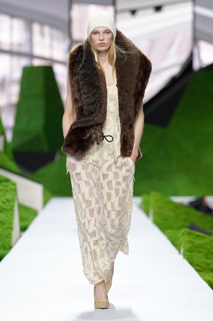 مجموعة لويس فيتون أنيقة أنثوية وغير تقليدية