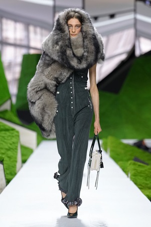 مجموعة لويس فيتون أنيقة أنثوية وغير تقليدية