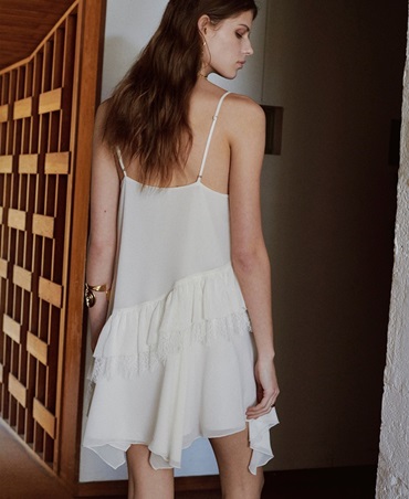 إطلالات هادئة تليق بكِ هذا الموسم