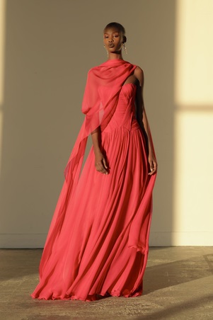 أنوثة بلمسة درامية: حين يلتقي فن بيل إيبوك بأزياء زهير مراد