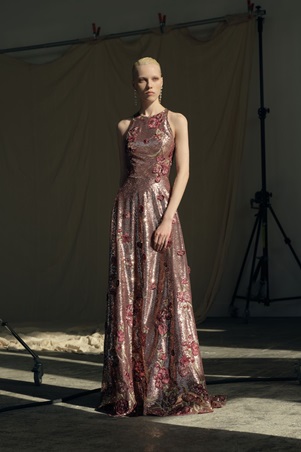 أنوثة بلمسة درامية: حين يلتقي فن بيل إيبوك بأزياء زهير مراد