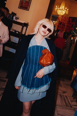 إيقاع باريسي بنظرة عالمية