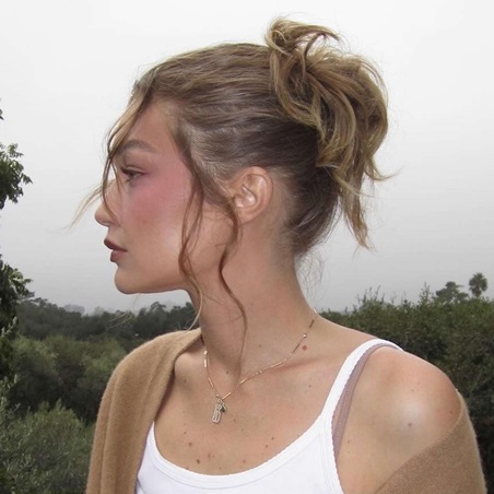 أفكار عصرية لتسريحة ذيل الحصان للشعر القصير