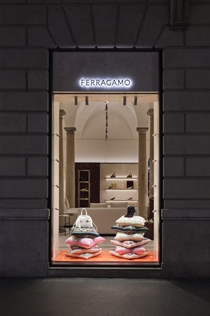 حين يتحول الحرير إلى مشهد حي