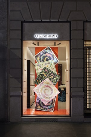 حين يتحول الحرير إلى مشهد حي