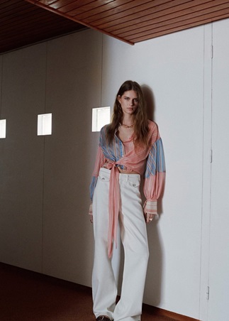 إطلالات هادئة تليق بكِ هذا الموسم