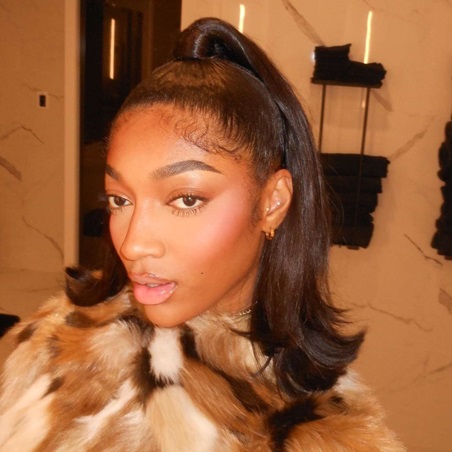 أفكار عصرية لتسريحة ذيل الحصان للشعر القصير