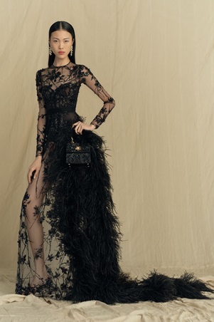 أنوثة بلمسة درامية: حين يلتقي فن بيل إيبوك بأزياء زهير مراد