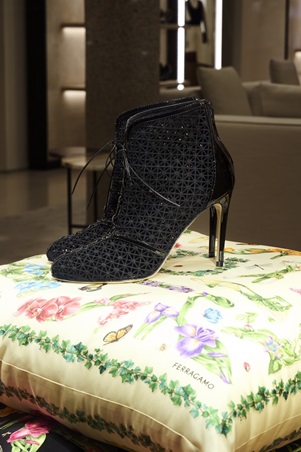 حين يتحول الحرير إلى مشهد حي