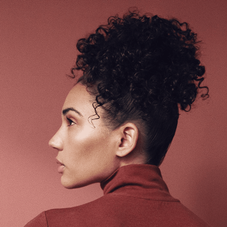 أفكار عصرية لتسريحة ذيل الحصان للشعر القصير