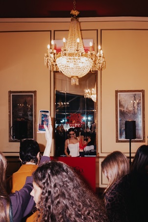 إيقاع باريسي بنظرة عالمية