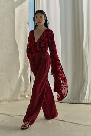 أنوثة بلمسة درامية: حين يلتقي فن بيل إيبوك بأزياء زهير مراد