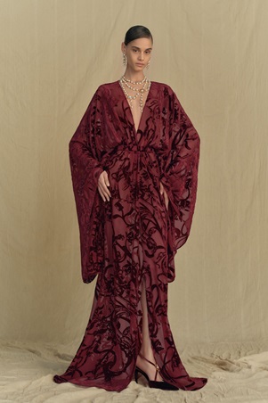 أنوثة بلمسة درامية: حين يلتقي فن بيل إيبوك بأزياء زهير مراد